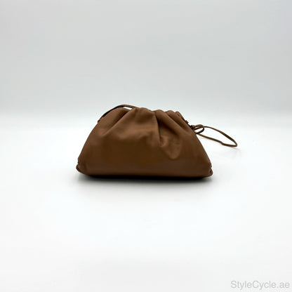 Bottega Veneta The Pouch Small in Brown Leather