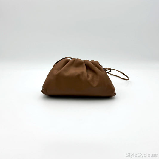 Bottega Veneta The Pouch Small in Brown Leather
