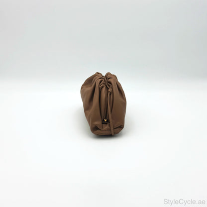 Bottega Veneta The Pouch Small in Brown Leather