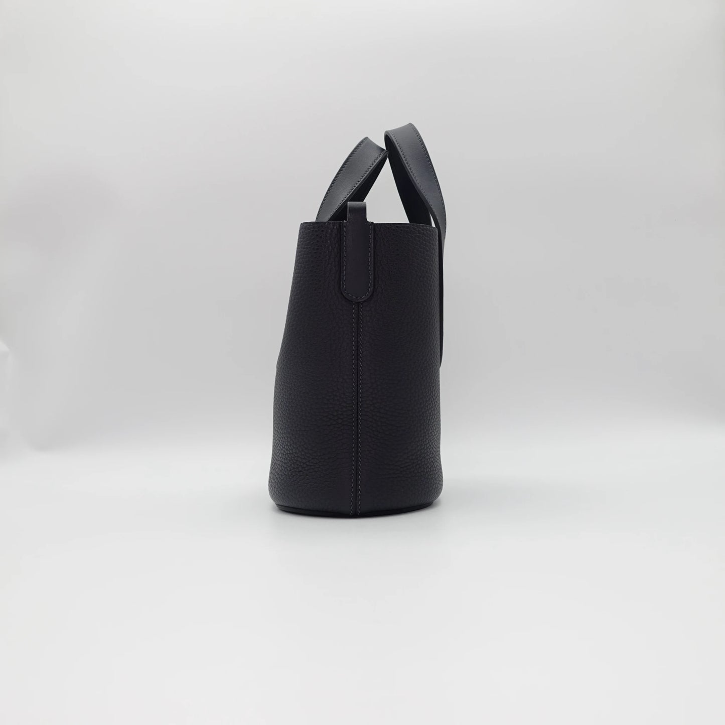 *RARE* Hermès Loop 18 Clémence Leather in Blue Nuit