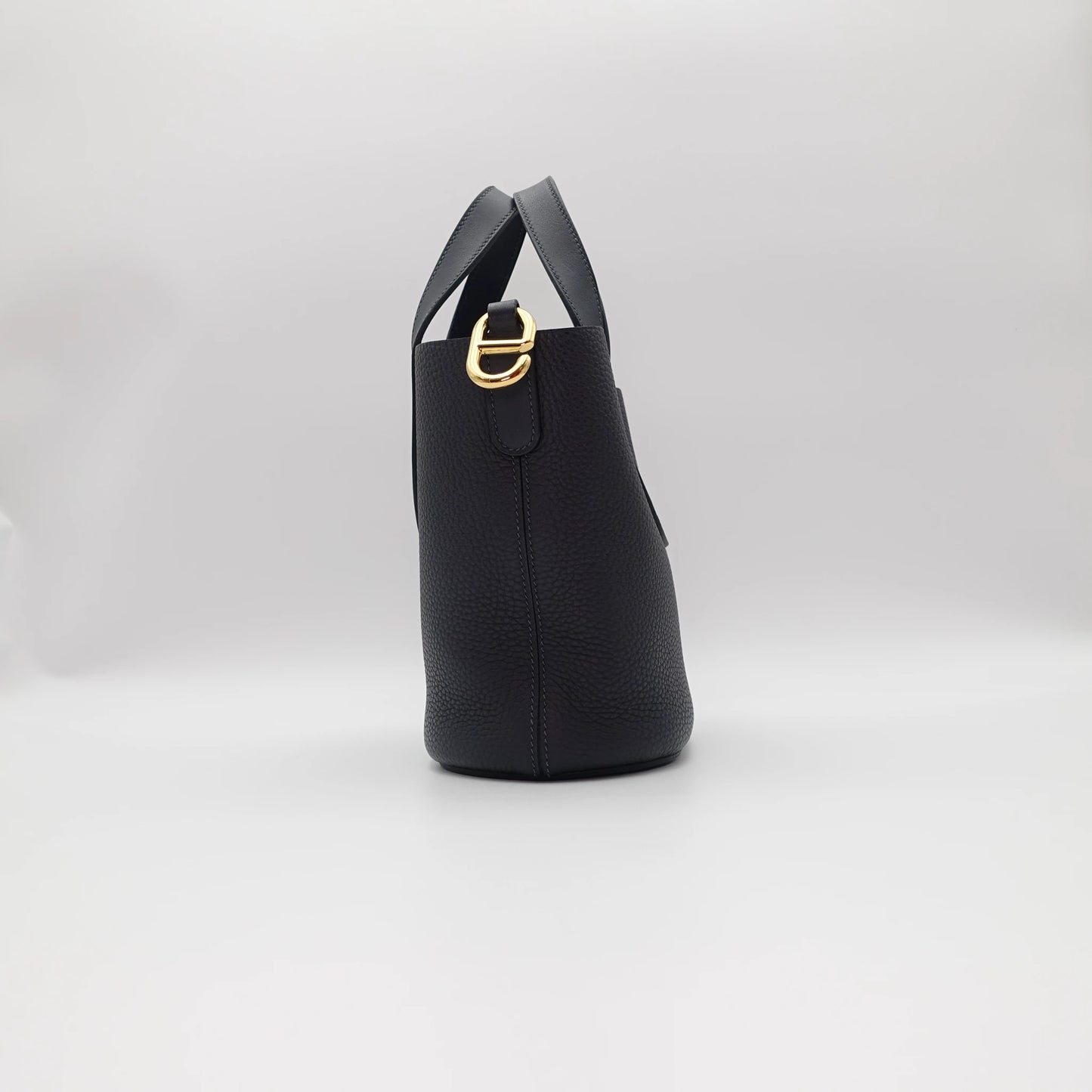 *RARE* Hermès Loop 18 Clémence Leather in Blue Nuit