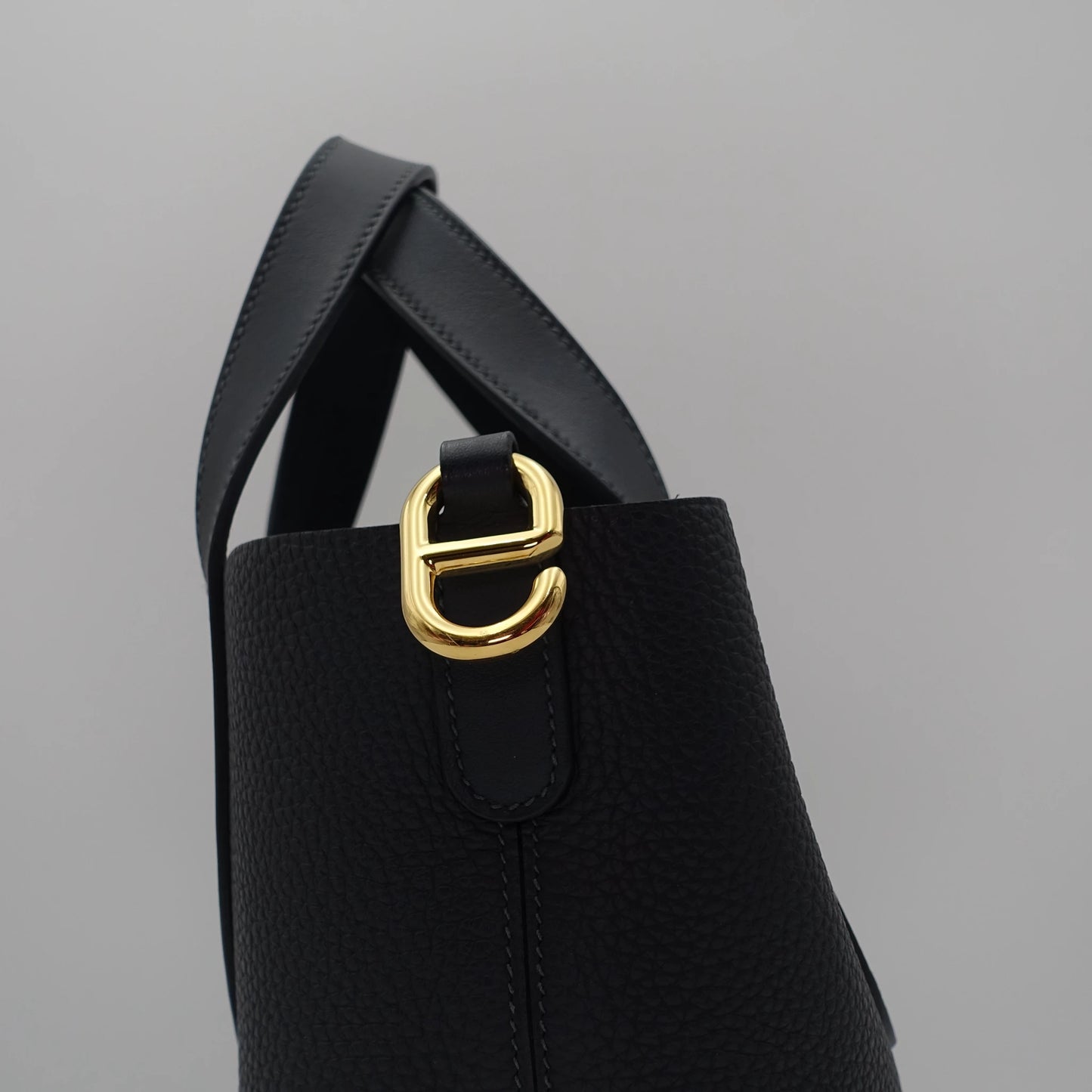 *RARE* Hermès Loop 18 Clémence Leather in Blue Nuit