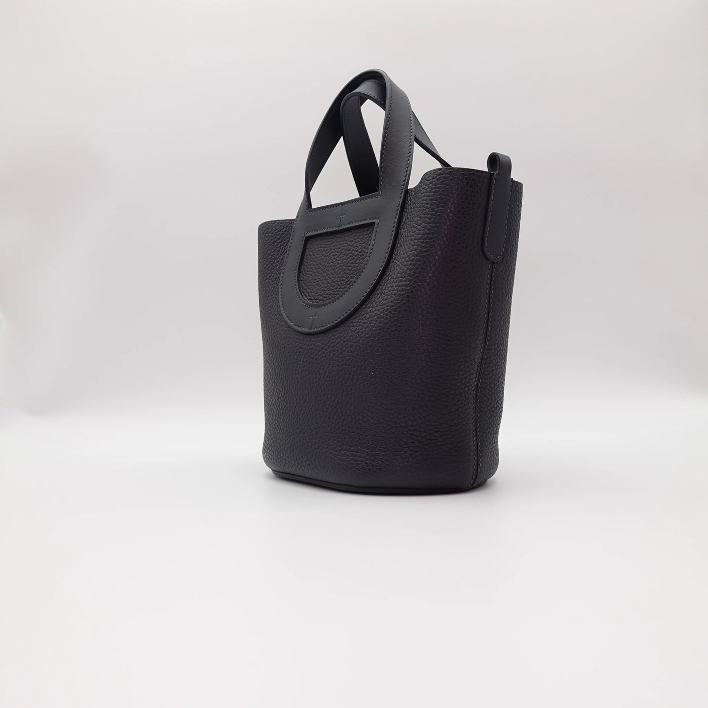 *RARE* Hermès Loop 18 Clémence Leather in Blue Nuit